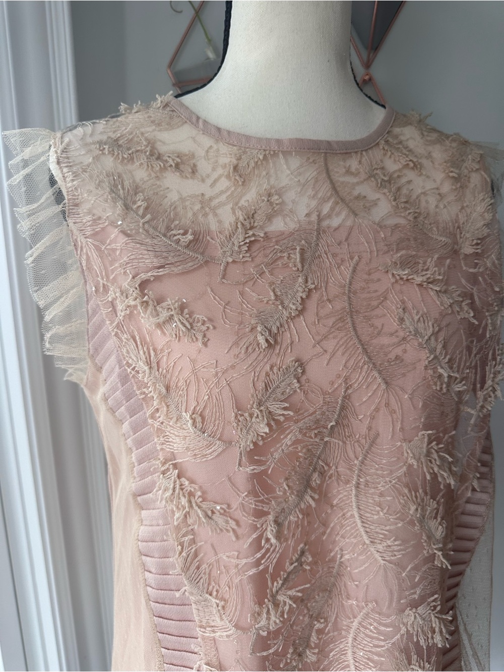 NWT CLN Blush Pink Mauve Embroidered Sleeveless Lace Tank Top Blouse Size Medium - Picture 2 of 13